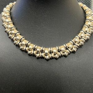 Eleganzia Necklace
